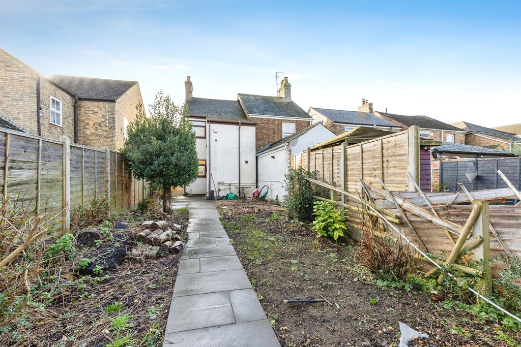 Property photo 2 of 17