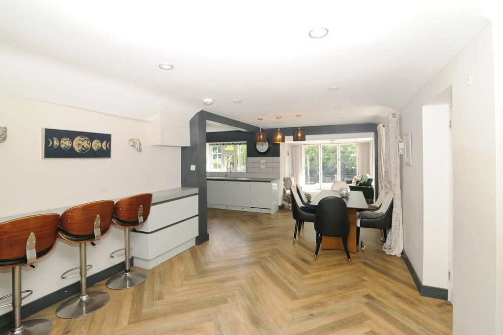 Property photo 3 of 24 Photo