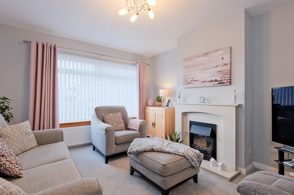 Property photo 2 of 22 Lounge