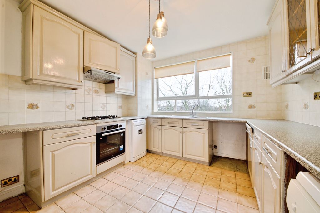 Property photo 3 of 14 Kitchen