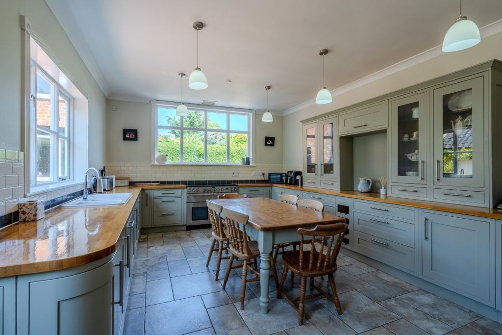 Property photo 2 of 38