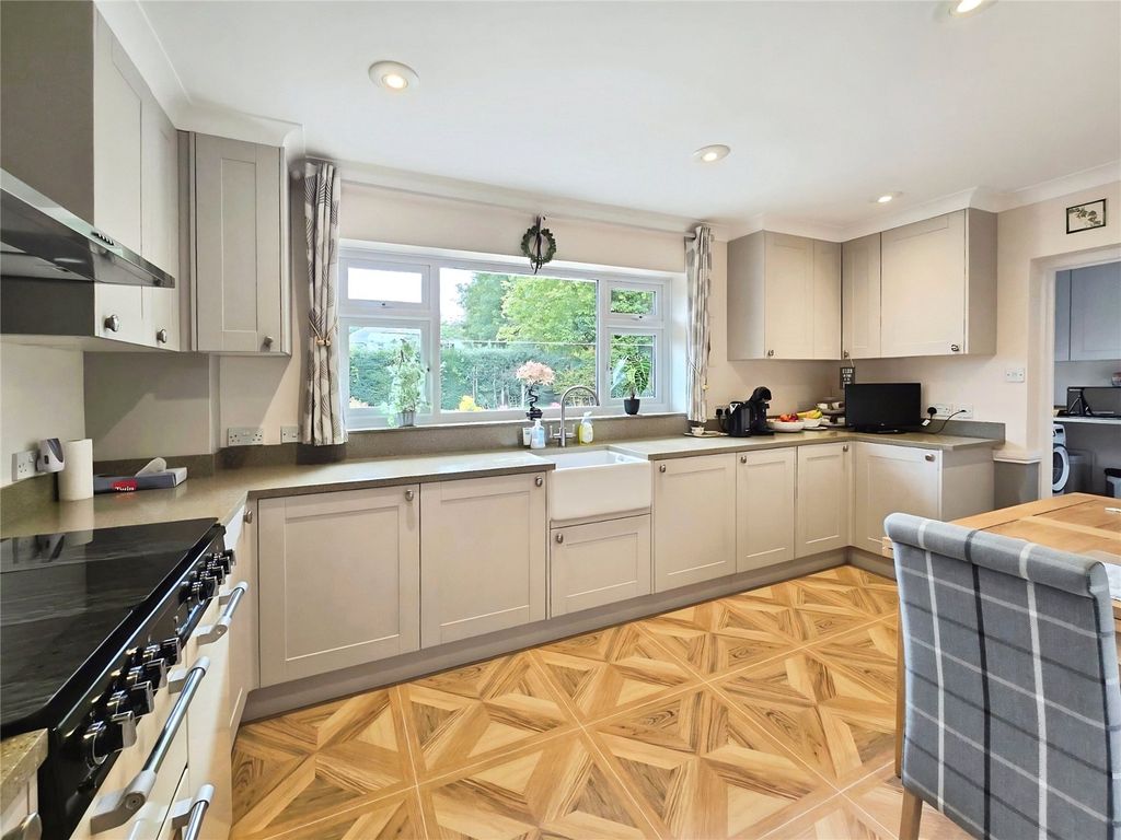 Property photo 3 of 21 Picture No. 12