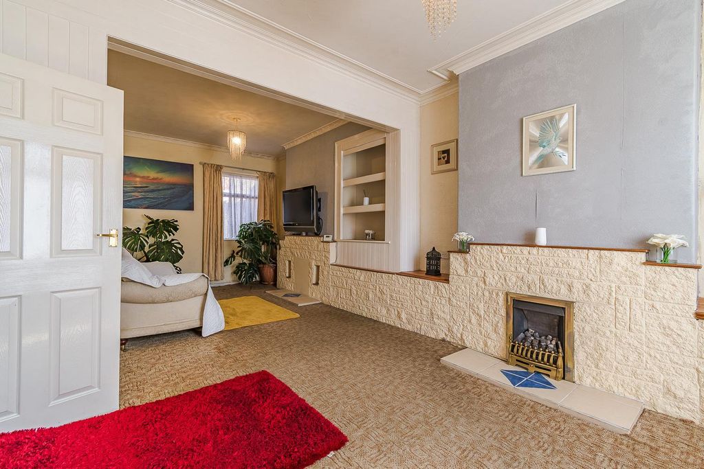 Property photo 3 of 19 Dining Room