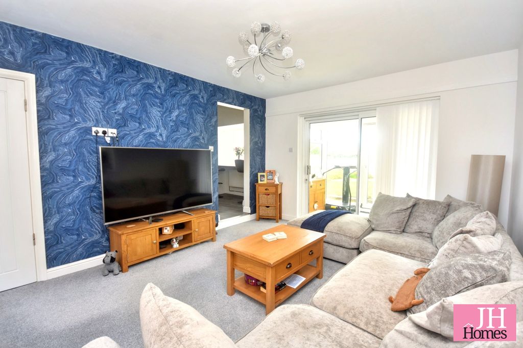 Property photo 3 of 23
