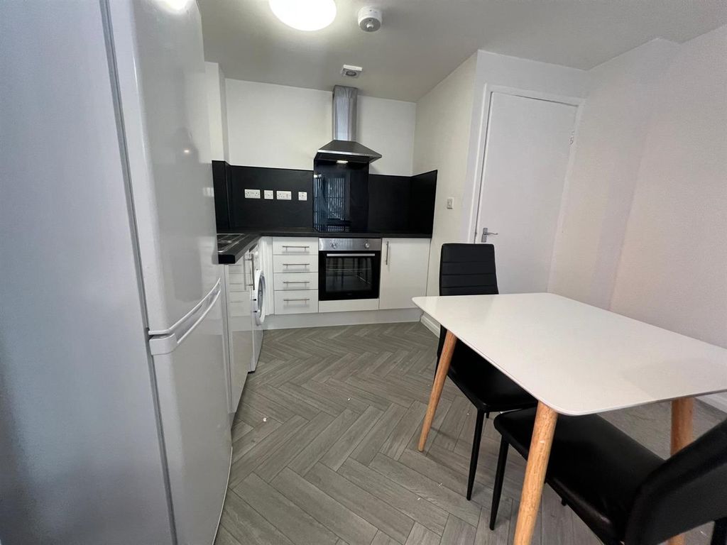 Property photo 3 of 7 Kitchen.Jpg