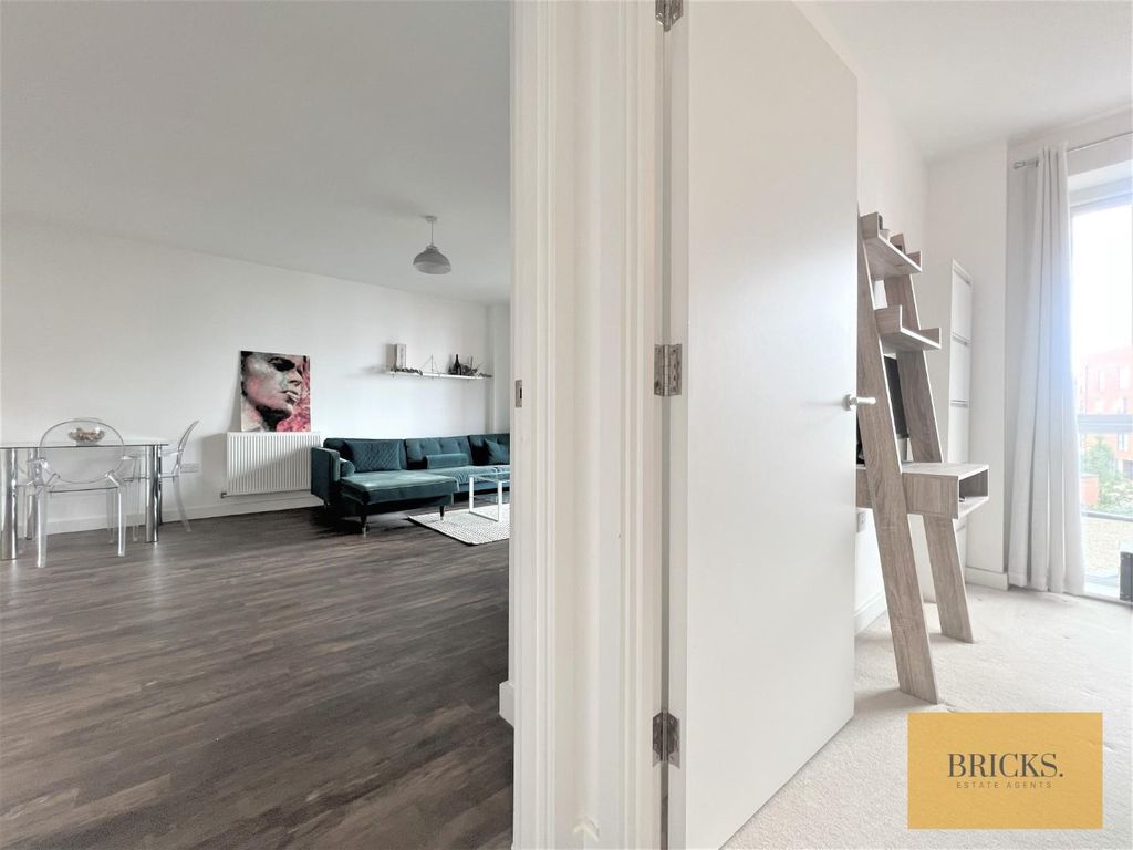 Property photo 3 of 18