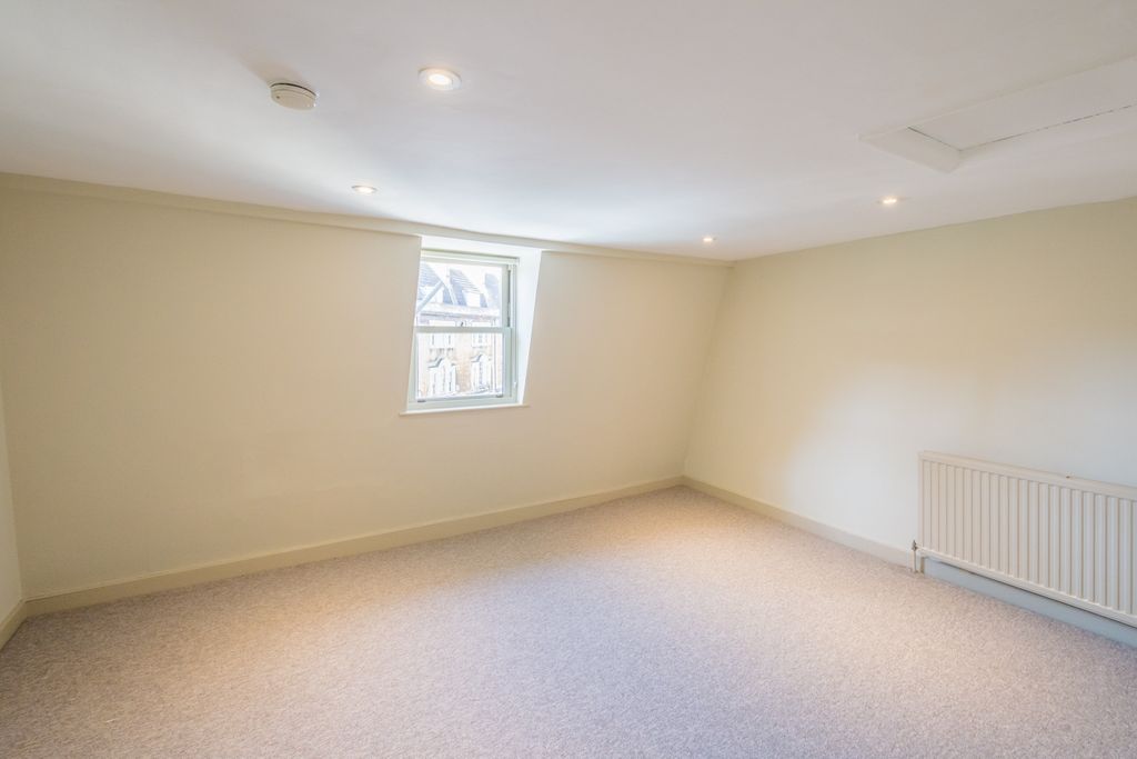 Property photo 2 of 7 Lombard Tff - March 26 -4