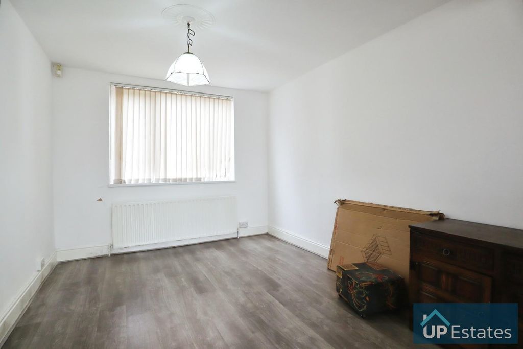 Property photo 3 of 9 Dining Area