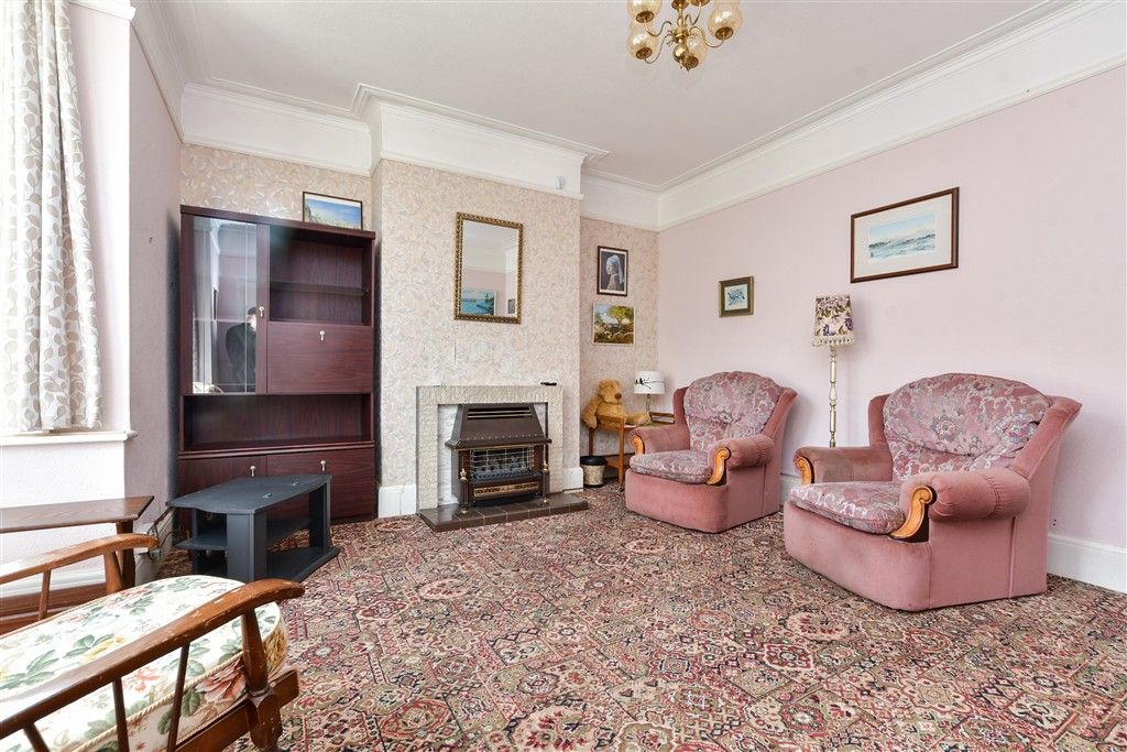 Property photo 3 of 11 Lounge