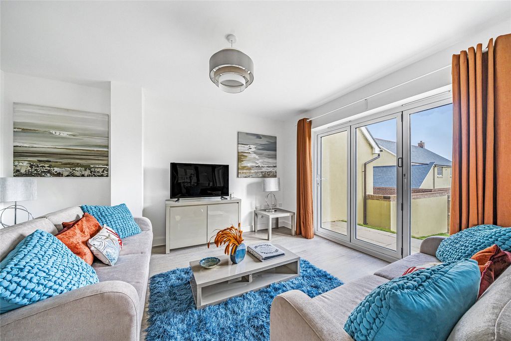 Property photo 2 of 16 Show Home