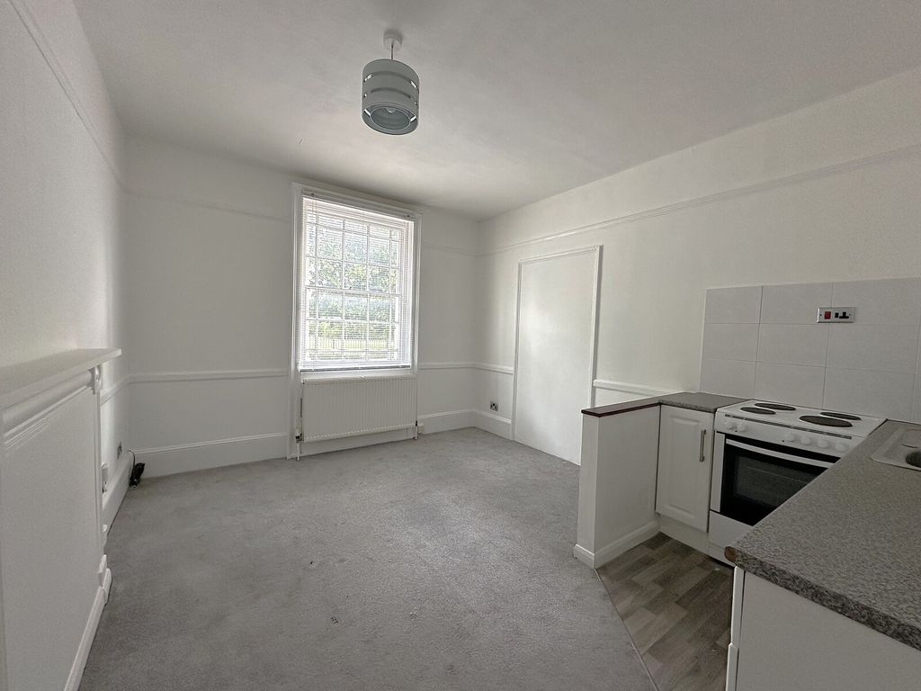 Property photo 3 of 6 Lounge/Kitchen