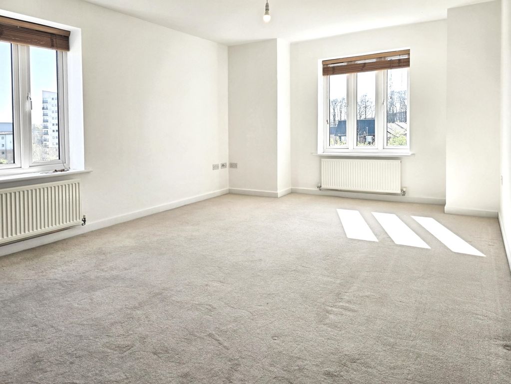 Property photo 2 of 11 Ewemove Basingstoke St Catherine Road Living Area