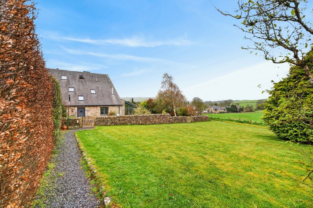 Property photo 3 of 38