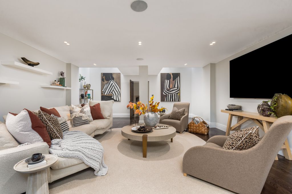 Additional image 17 of 8 bed mews to rentCheyne Walk, London SW3