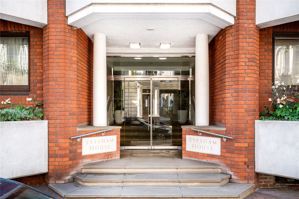 Property photo 1 of 11 Entrance