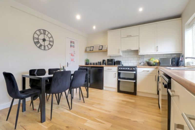 Property photo 3 of 31 Img_4823-Img_4825