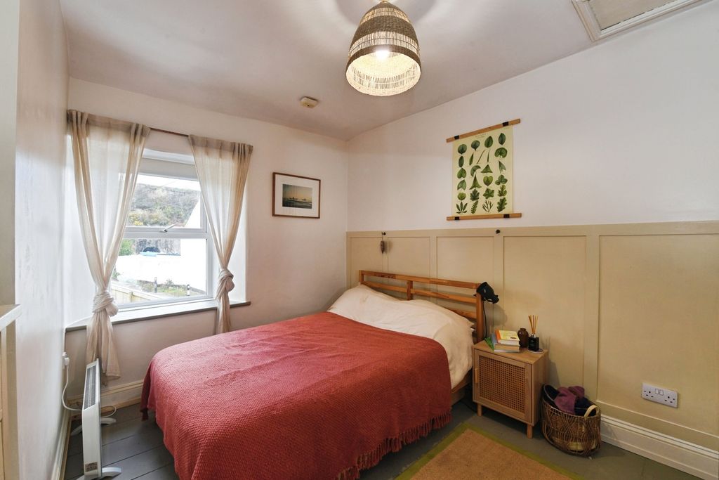 Property photo 3 of 8 Bedroom