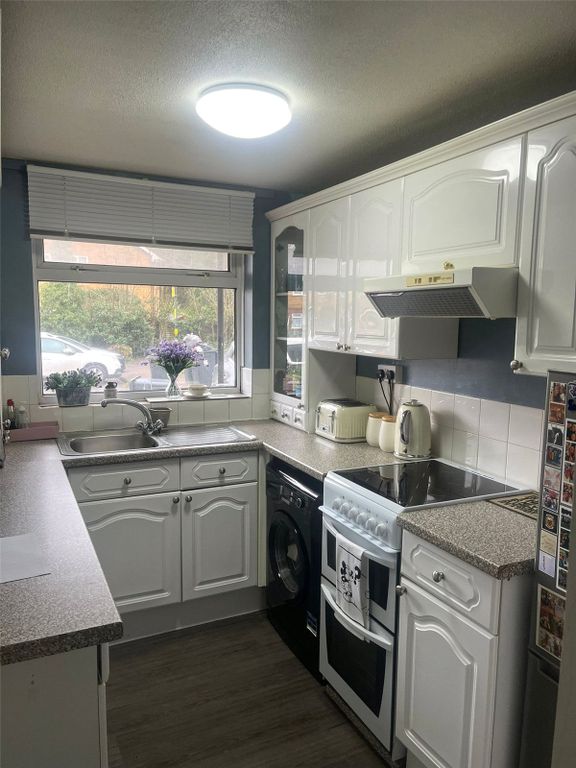 Property photo 2 of 11 Kitchen