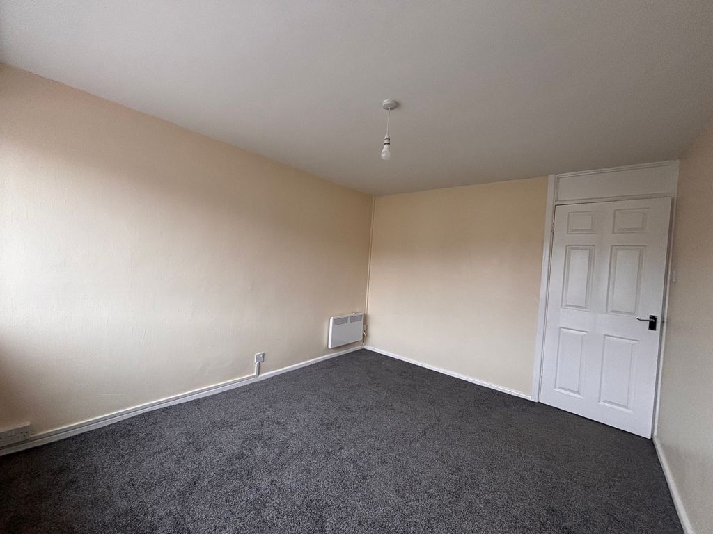 Property photo 1 of 7 Main Bedroom