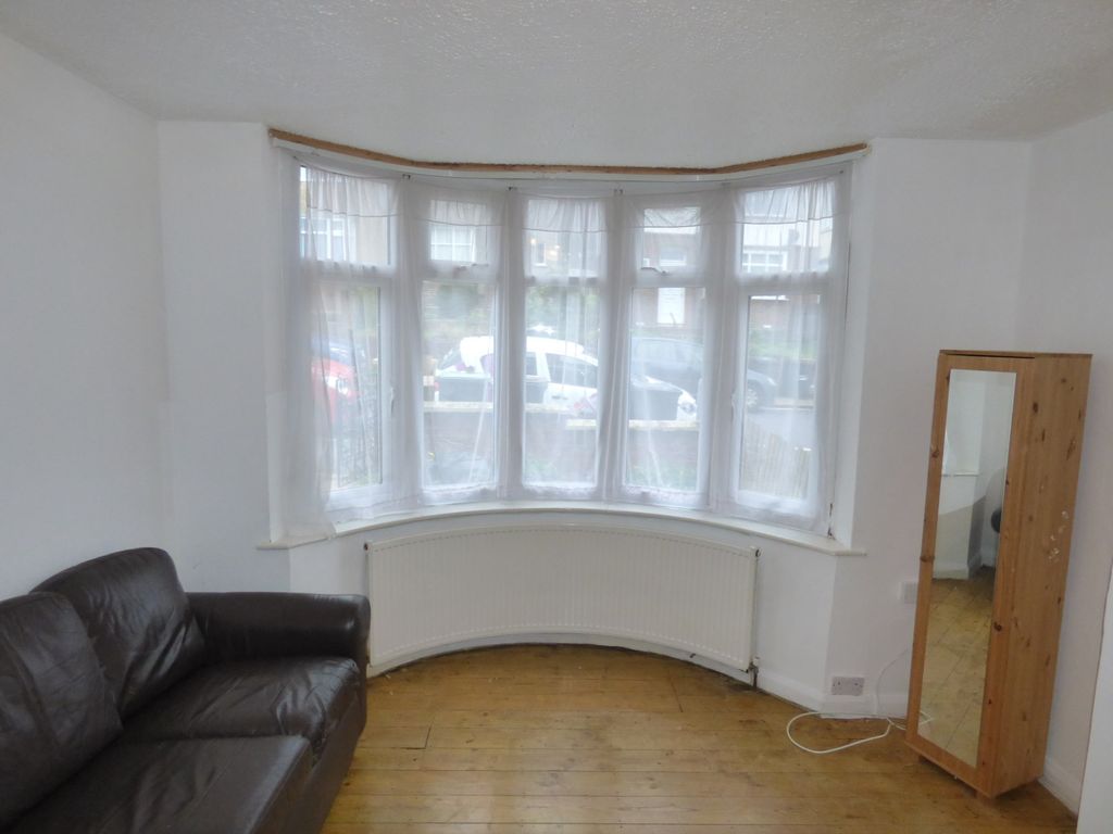 Property photo 3 of 16 1214-Hr-3.Jpg