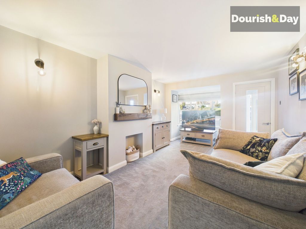 Property photo 3 of 17 Living Room