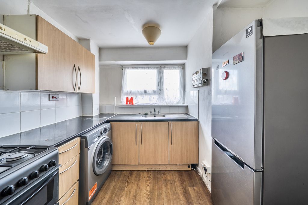 Property photo 2 of 9 1353690-8-68c2c50...