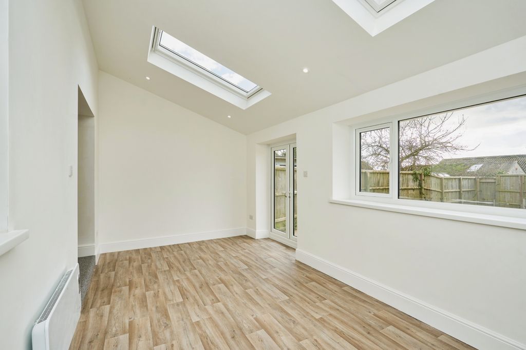 Property photo 3 of 13 Conservatory