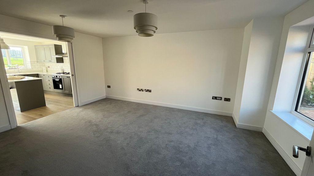 Property photo 2 of 32