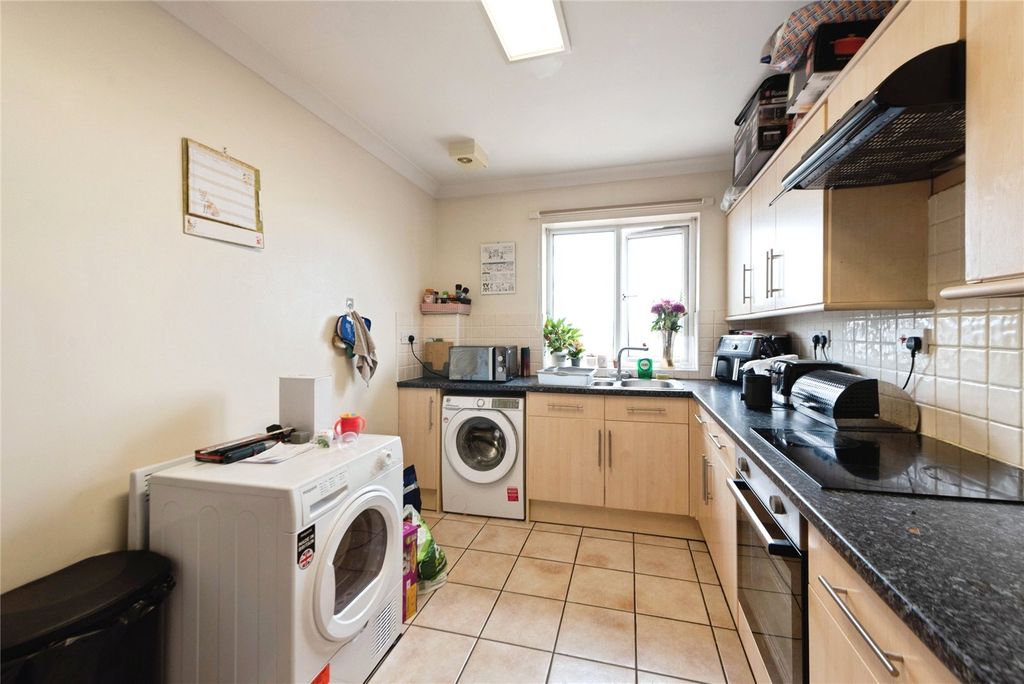 Property photo 3 of 17 Picture No. 24