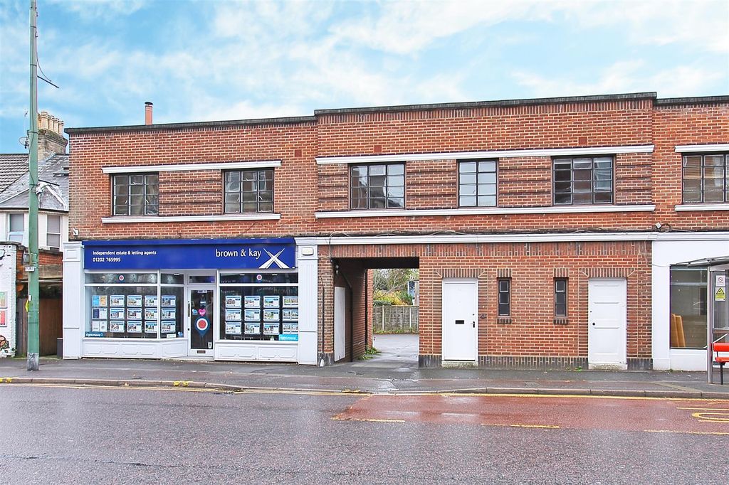 Property photo 1 of 13 22 Seamoor Road Flat Ph4.Jpg