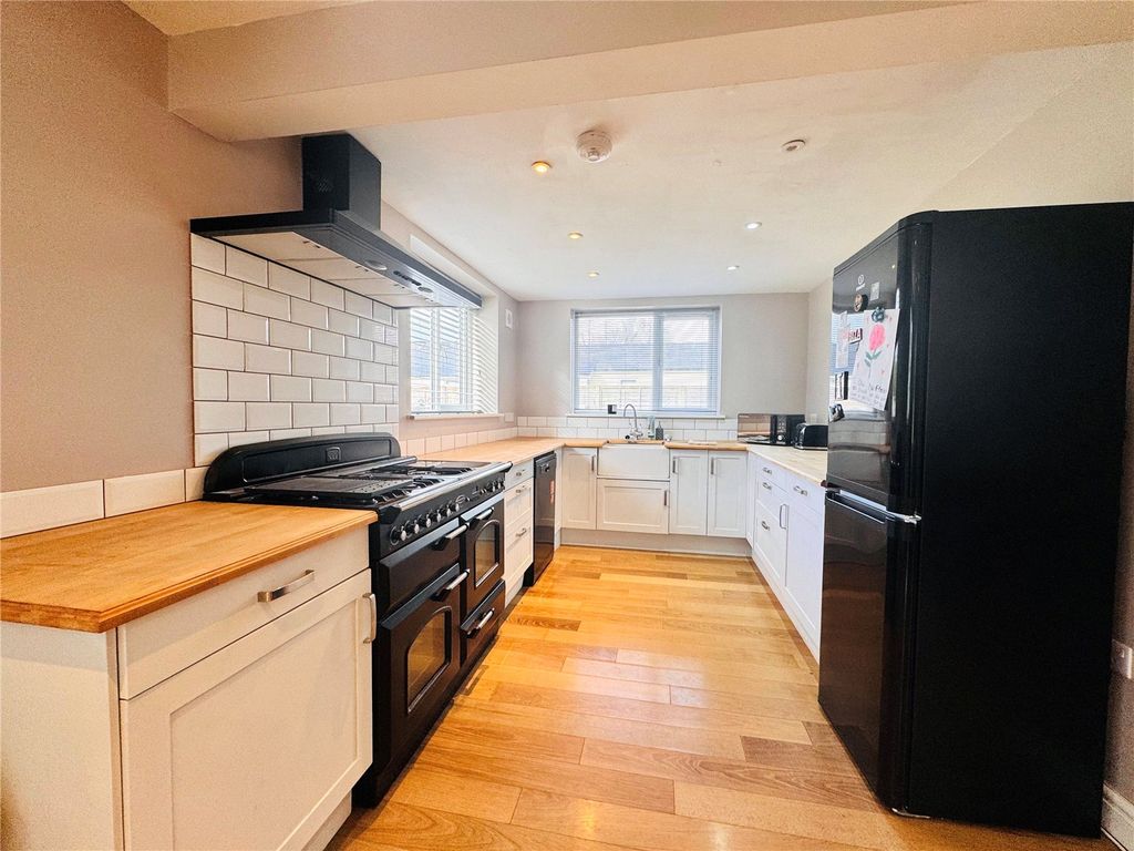 Property photo 2 of 29 Kitchen