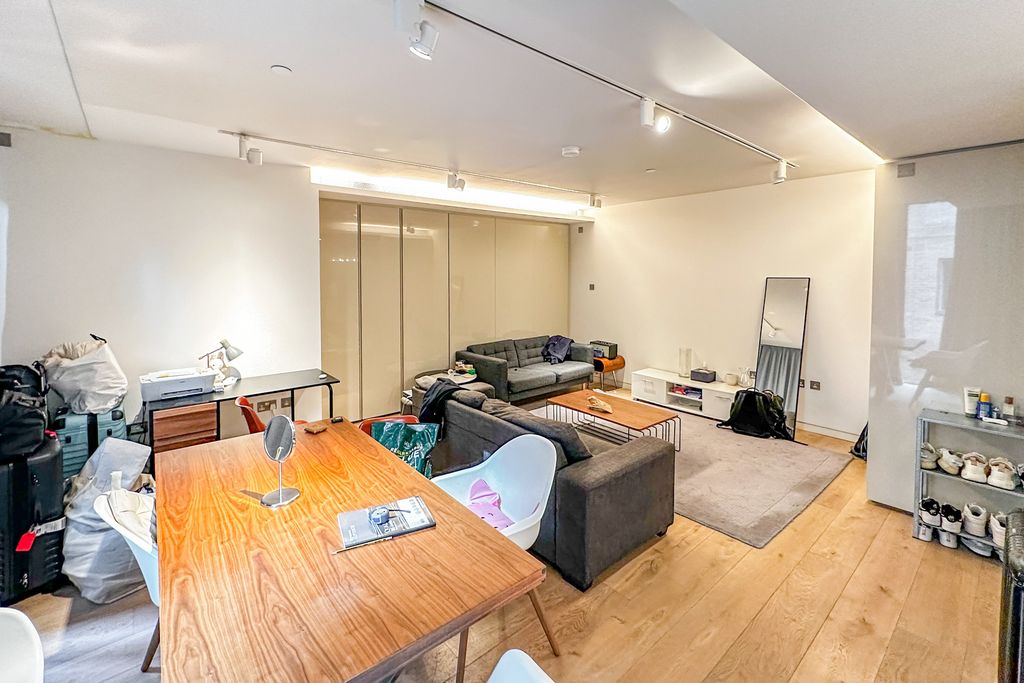Property photo 2 of 7 Apartment 2, Pathe Building, 103-109 Wardour Street, West Central, London W1F 0Uh