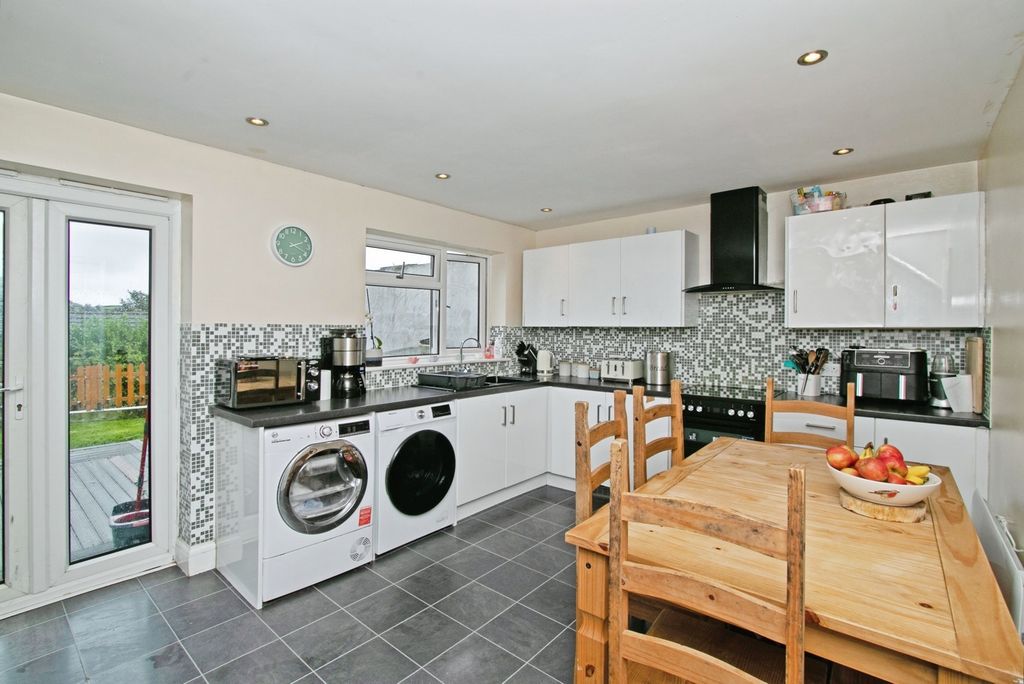 Property photo 2 of 16 Photo
