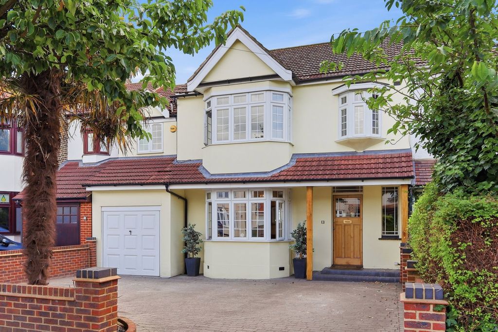 Property photo 2 of 36