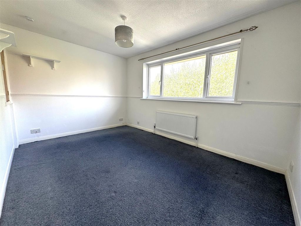 Property photo 3 of 10 Bedroom 2.Jpg