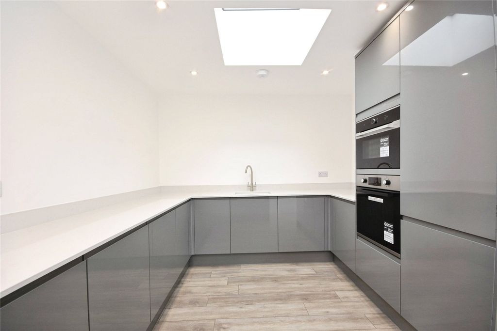 Property photo 2 of 17 Picture No. 09