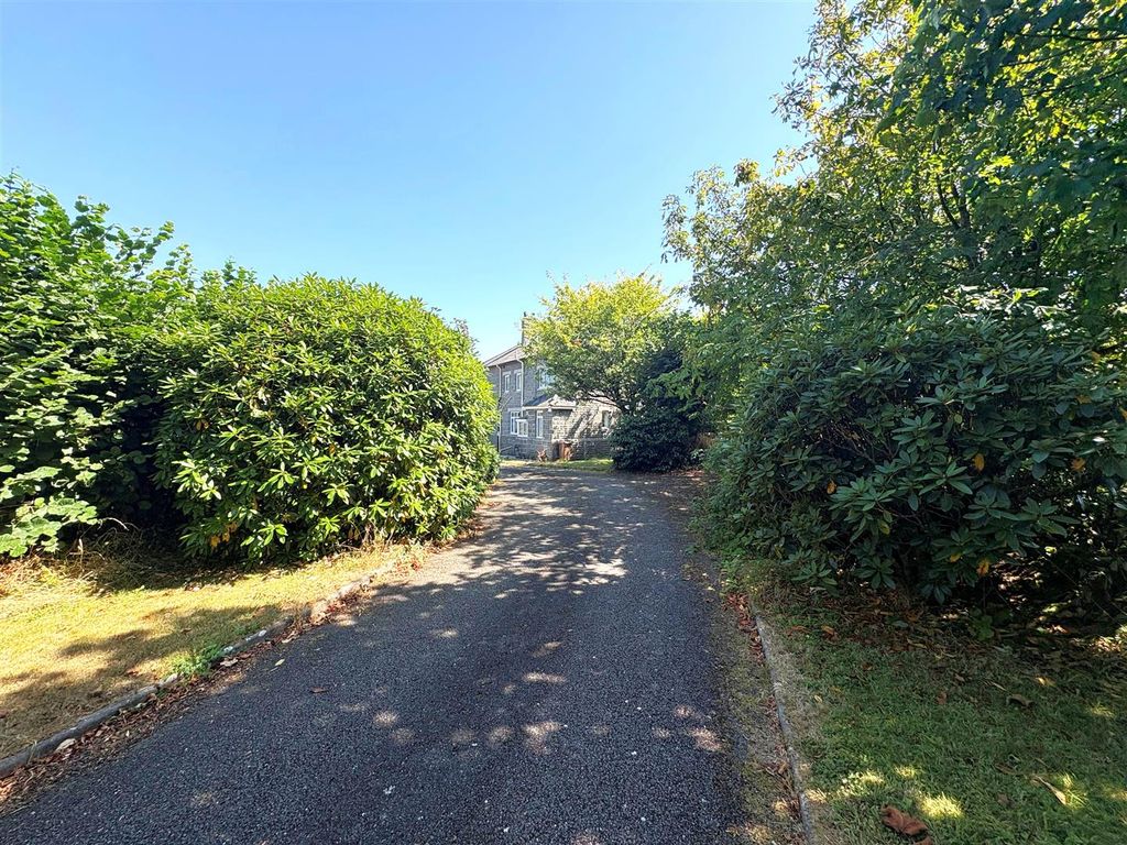 Property photo 2 of 24 Cmladywell Approach.Ed.Jpg