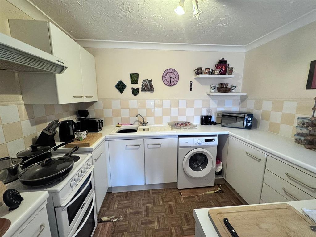 Property photo 3 of 6 Kitchen.Jpg