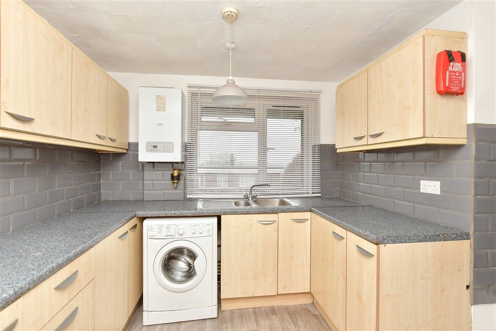 Property photo 3 of 9 Kitchen