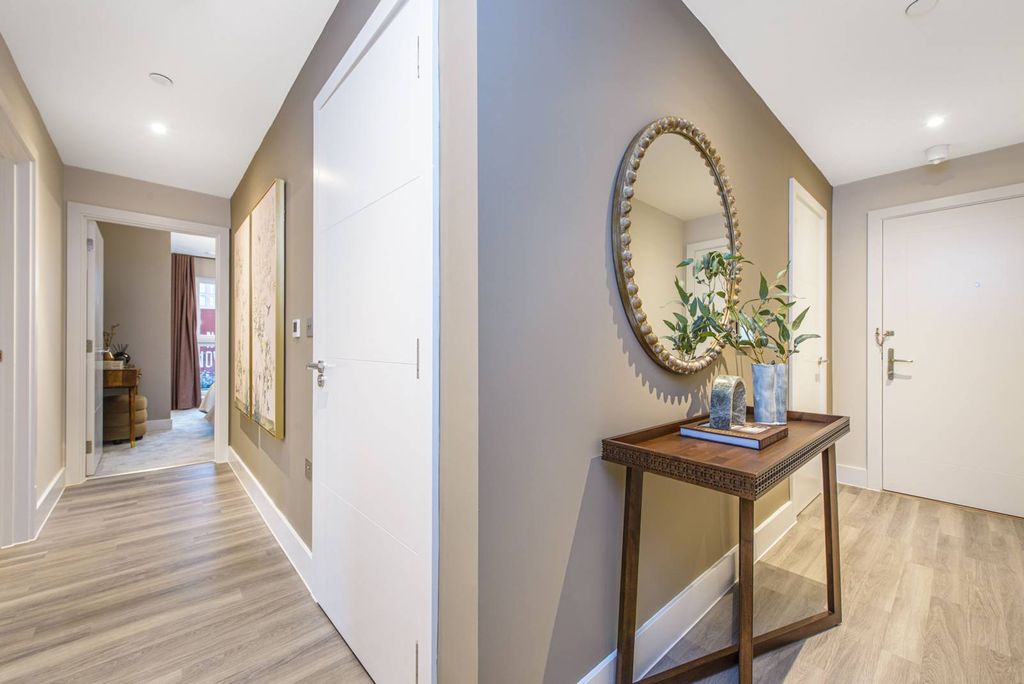 Property photo 2 of 21