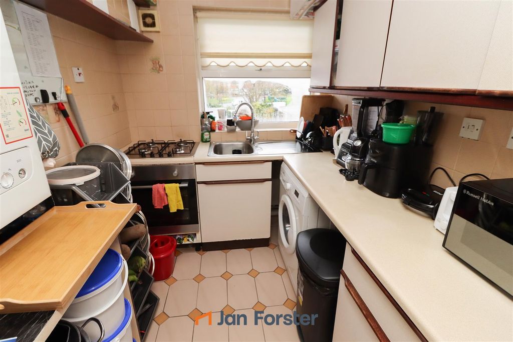 Property photo 2 of 4 Kitchen