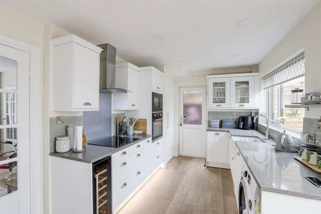 Property photo 3 of 24