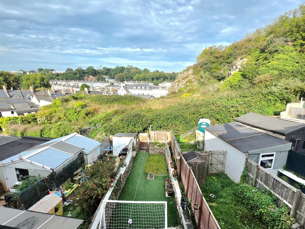 Property photo 2 of 20