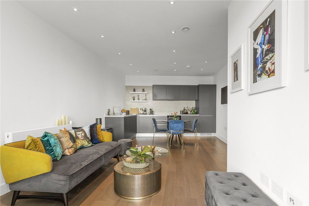 Property photo 3 of 13 Reception