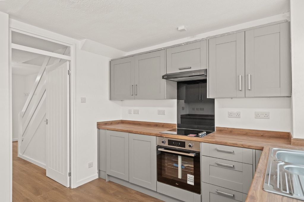 Property photo 2 of 26 5136445
