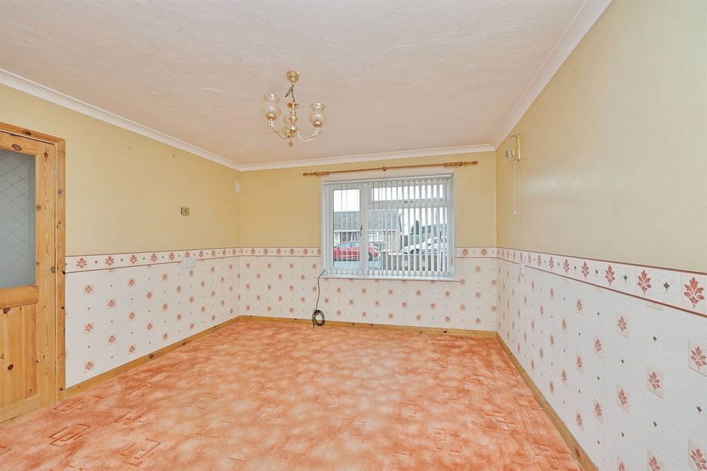Property photo 3 of 28