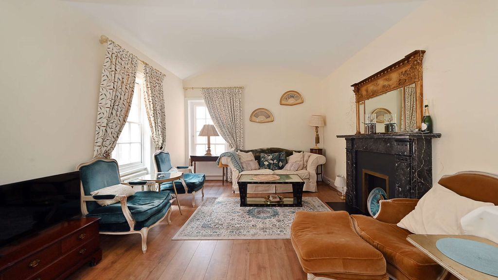 Property photo 3 of 10