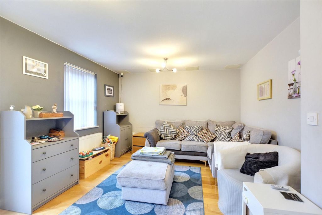 Property photo 2 of 23 Lounge_1.Jpeg