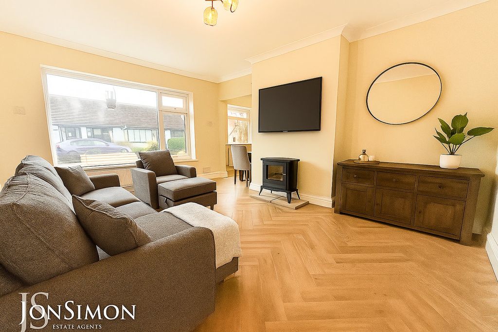 Property photo 2 of 33