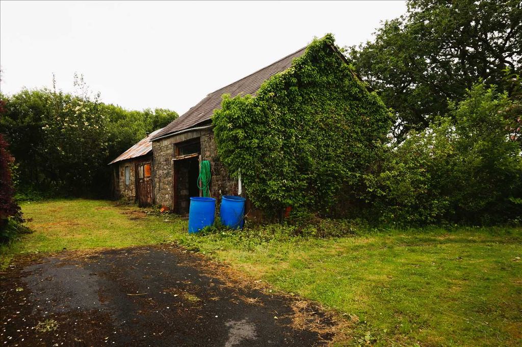 Property photo 2 of 26